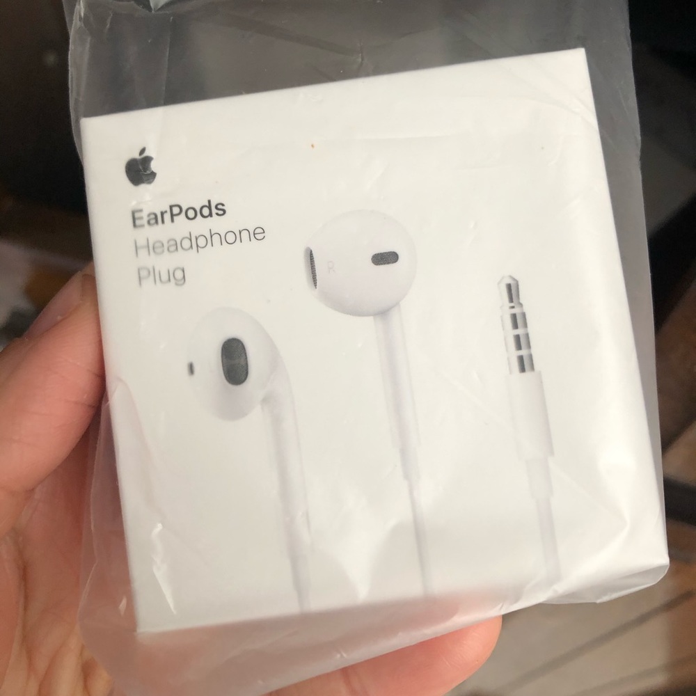 Brand new Apple Earpods with 3.5mm headphone plug